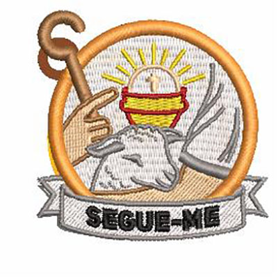 Matriz de matriz Matriz De Bordado Escudo Segue-me Com Cordeiro E Hóstia Consagrada